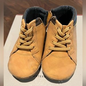 Robeez roe + me baby shoes